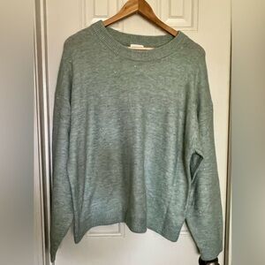 EUC H&M Green Crew Neck Sweater with Ribbed Cuffs